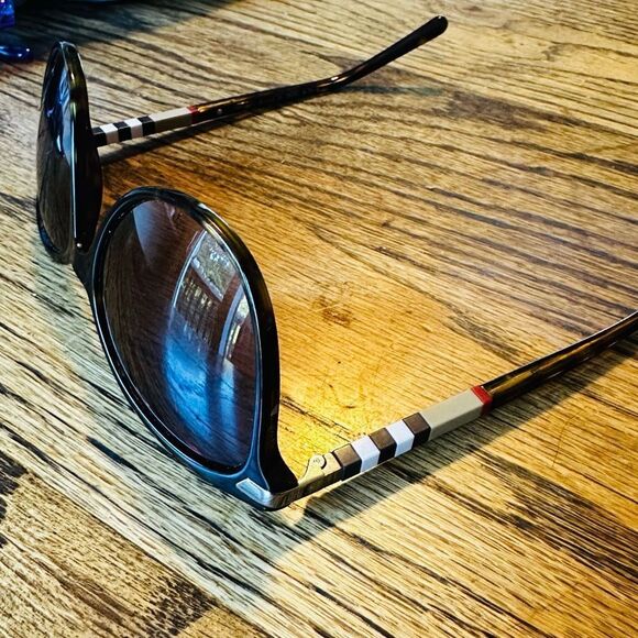 Burberry Sunglasses w/ case brown gradient tint with classic Burberry sz54 - Picture 3 of 10